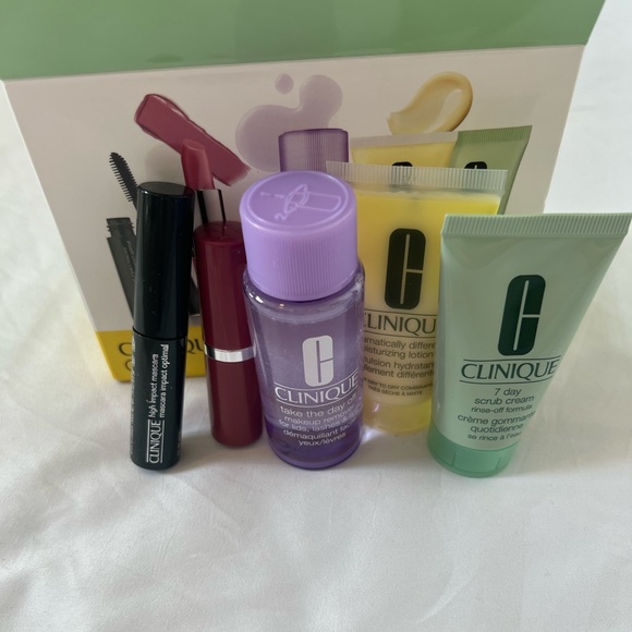 Clinique Gift Set 💄 - Picture 2 of 3
